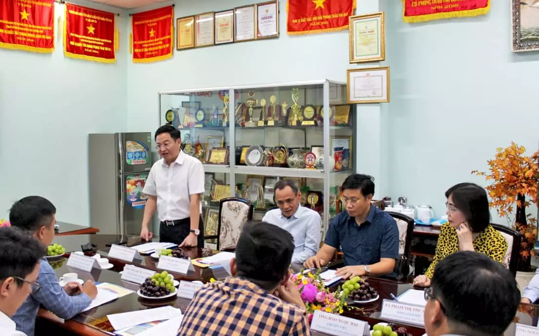 Chairman Nguyen Huy Hung shared during the meeting.