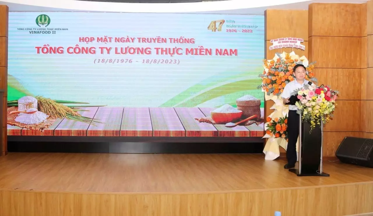 Ông Nguyễn Huy Hưng - Bí thư Đảng ủy, Chủ tịch HĐQT Tổng công ty phát biểu tiếp thu ý kiến đóng góp của các Nguyên lãnh đạo Tổng công ty qua các thời kỳ